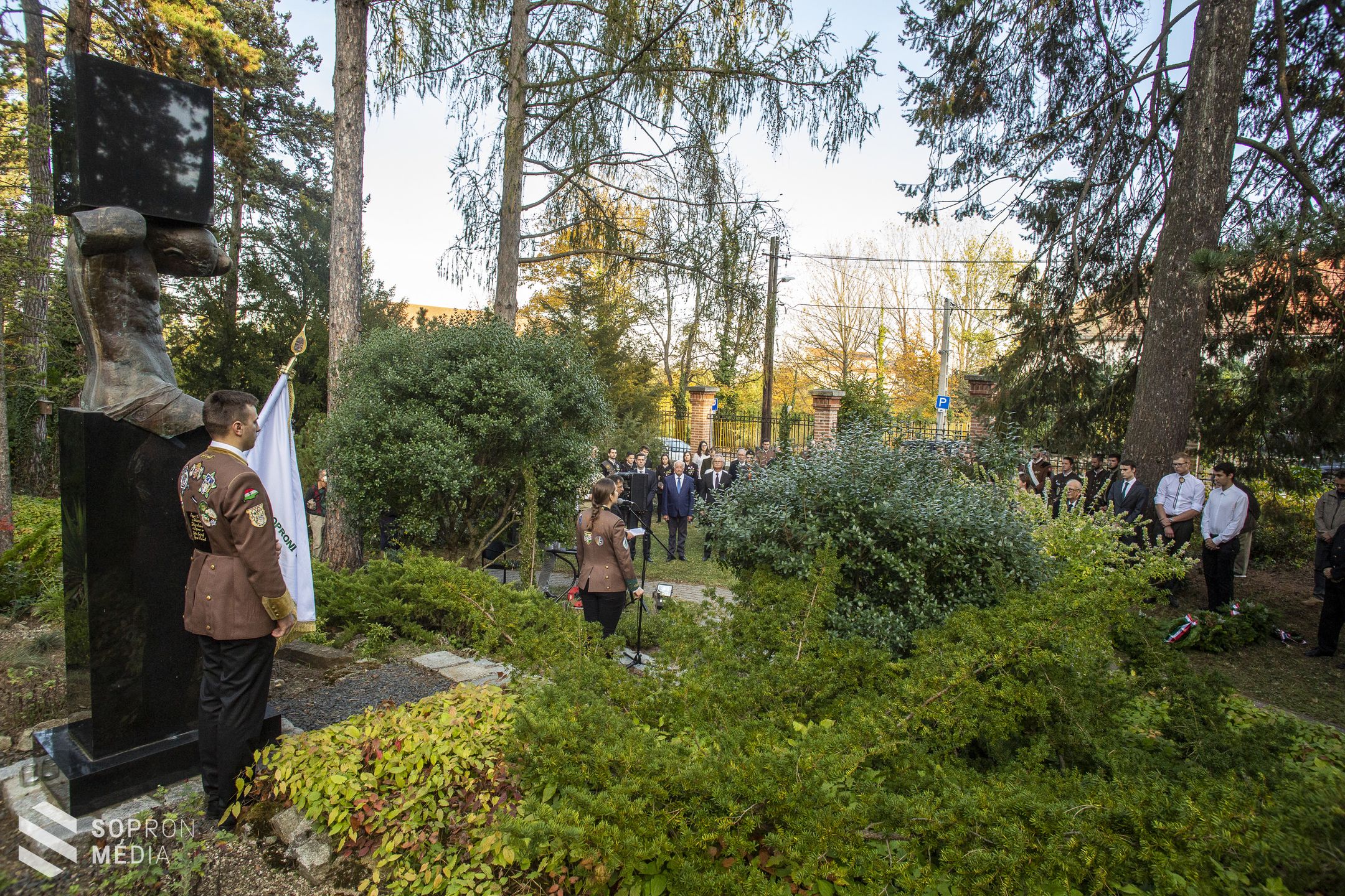 A vér nélküli forradalom hősei előtt tisztelgett az egyetem