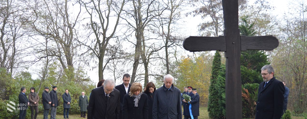 Nemzeti Gyásznap a sopronkőhidai rabtemetőben