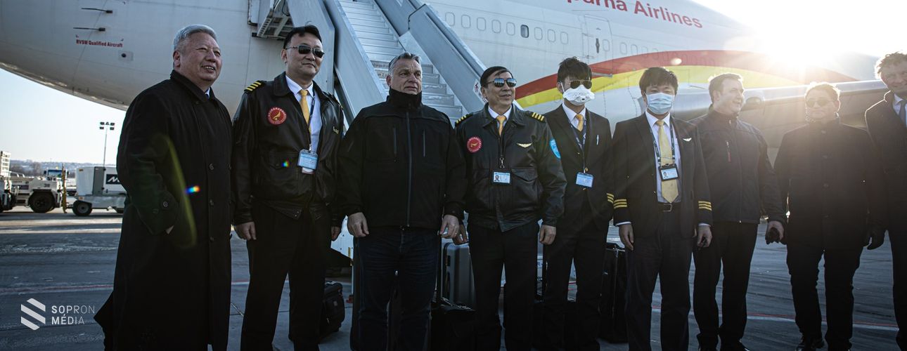 Orbán Viktor: Több mint 3 millió maszk jött Kínából