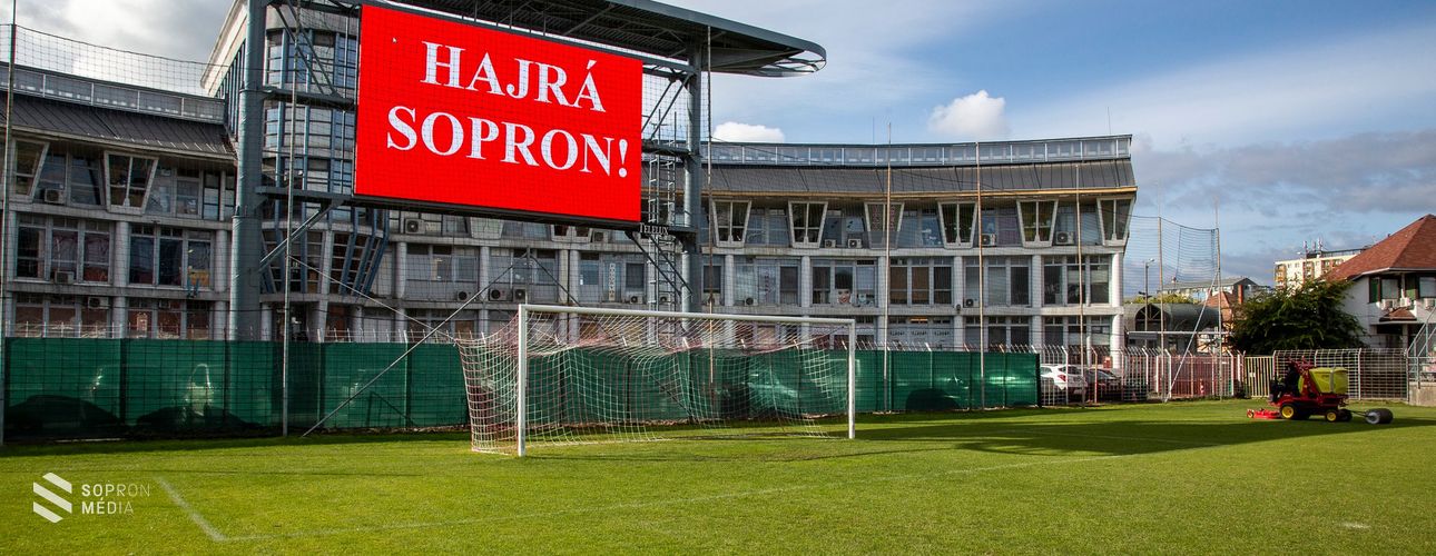 Új eredményjelzőt kapott a Városi Stadion!