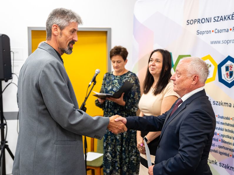 Kiváló eredményeket díjaztak