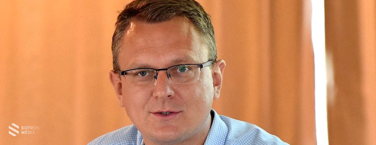 Tovább fejleszti a kormány a KRÉTA oktatási rendszert