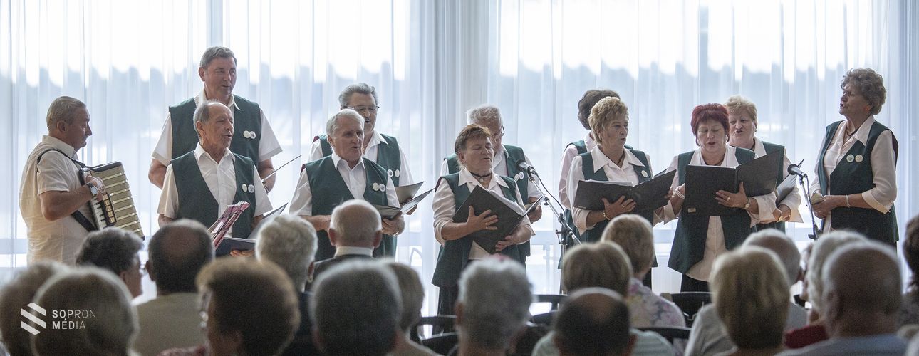 A derű kötelező! – Fesztiváloznak a nyugdíjasok