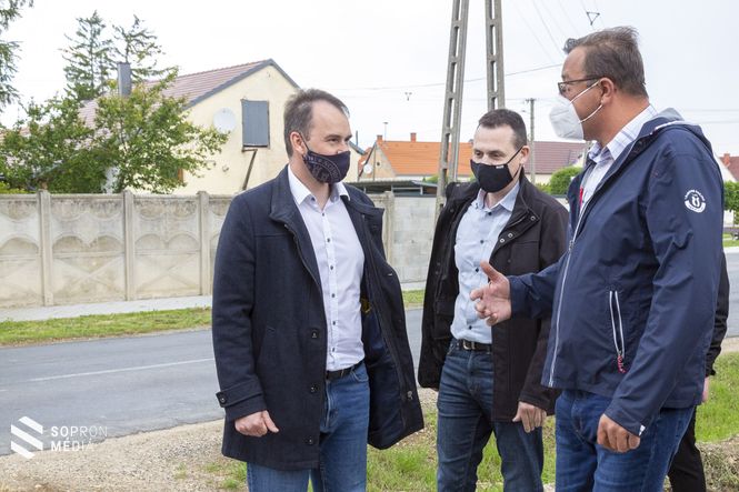 Barcza Attila (b), országgyűlési képviselő