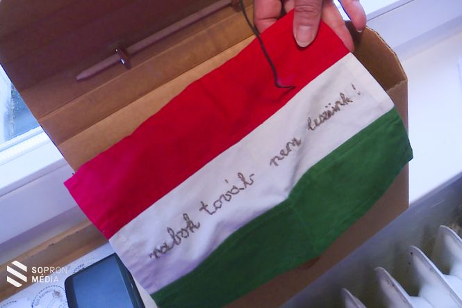 A tárlat bemutatja, hogy mi bújt meg az 1900-as évek elején egy gyermek táskájában, zsebében