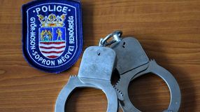 Zaklatta, megerőszakolta a feleségét, majd késsel támadt rá