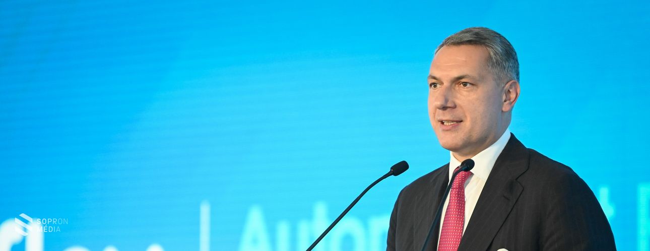 Lázár János: a kormány nem áll el a Fertő tavi beruházástól, csupán átütemezi annak megvalósítását