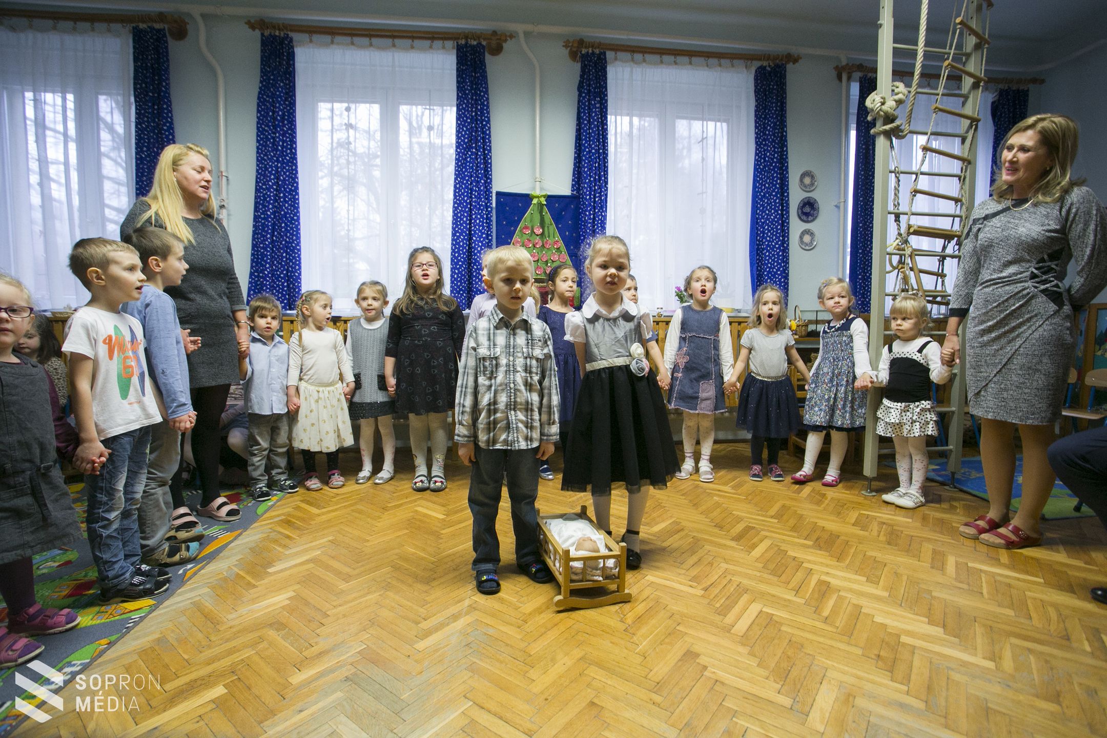 Karácsonyi ajándékok a Dózsa György utcai óvodának!