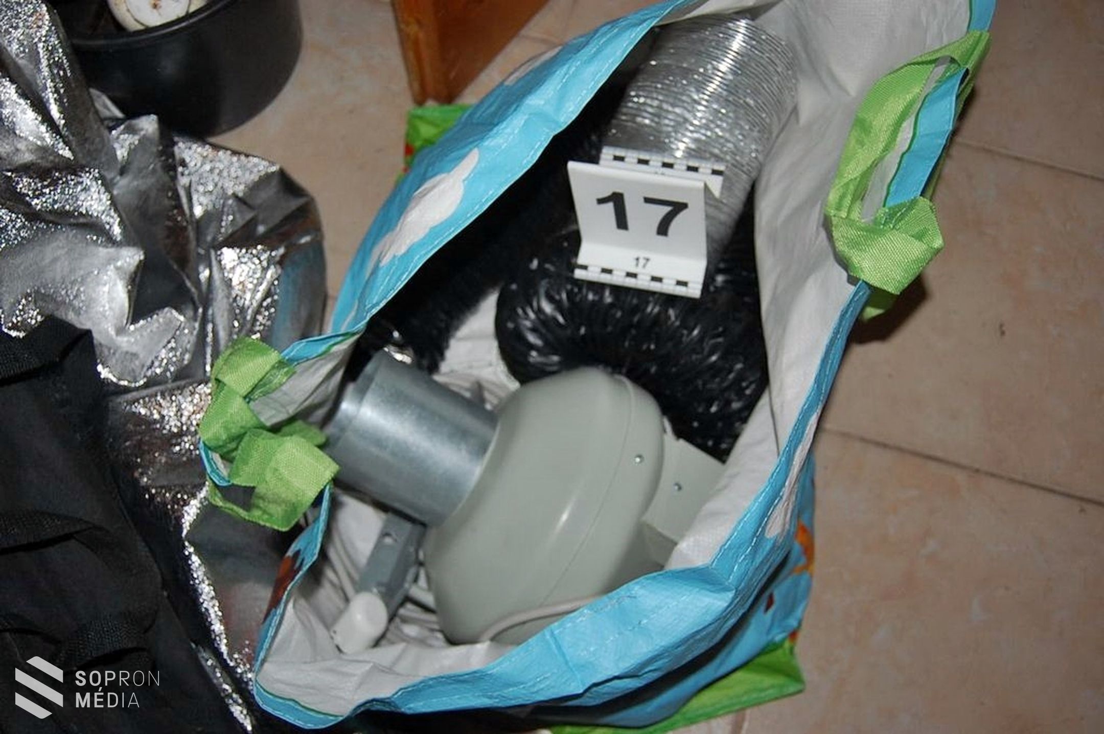 Marihuánát, fegyvert, lőszert találtak egy soproni férfinál