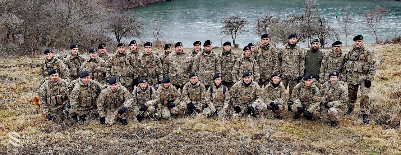Területvédelmi tartalékosok meneteltek a hősök emlékéért
