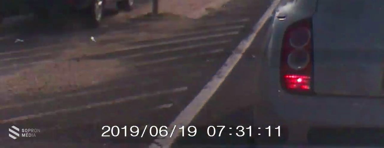 Balesetveszélyes előzés a 85-ös főúton