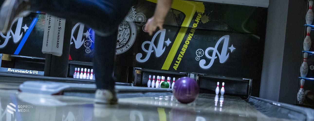 Bowlinggal búcsúztatták az évet a testnevelő tanárok