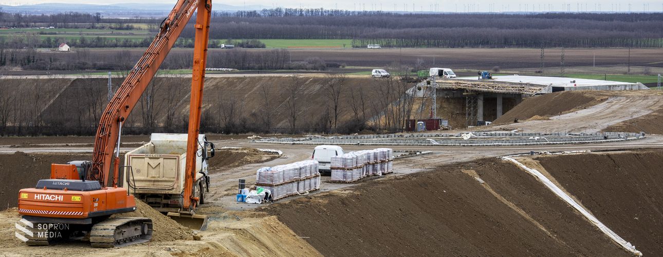 Egyelőre nem befolyásolja jelentősen az M85-ös építését a koronavírus