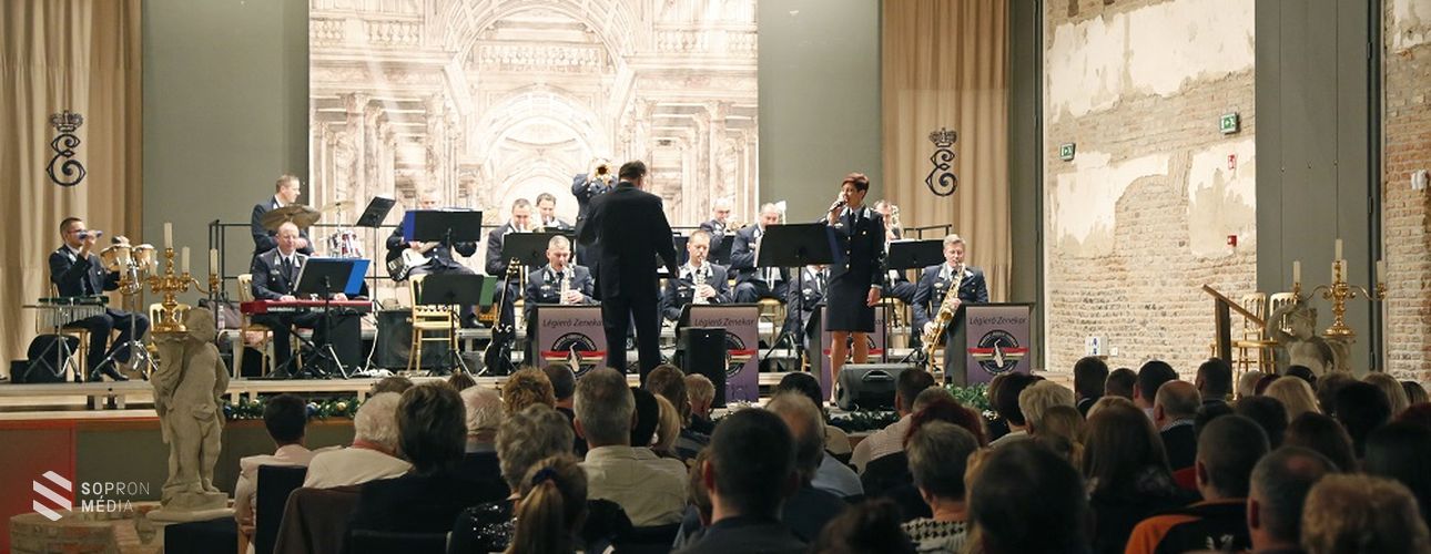 Eszterháza-Fertőd: Nagysikerű légierő zenekari ünnepi koncert

