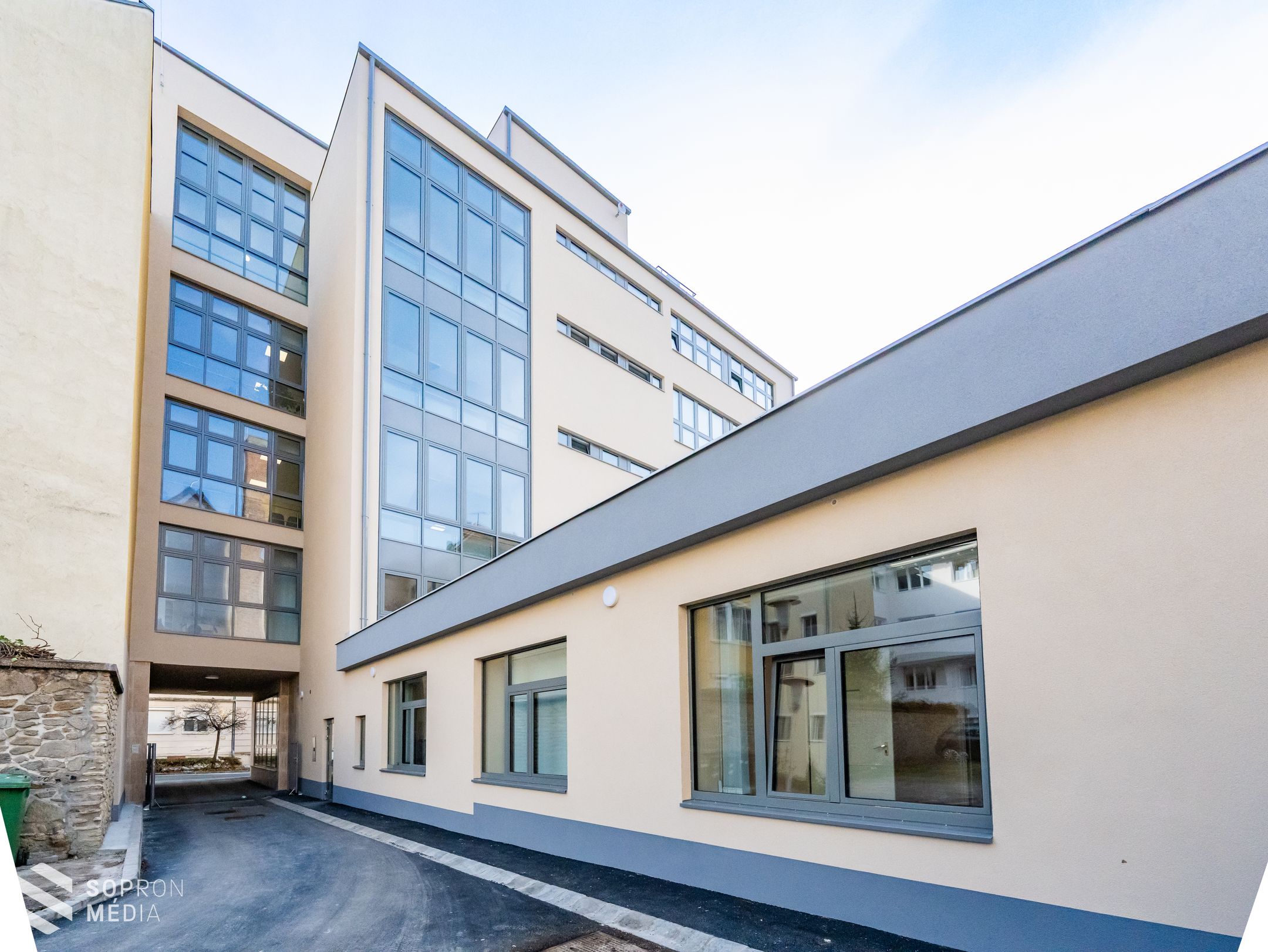 Átadták a felújított Lenkey utcai egészségházat