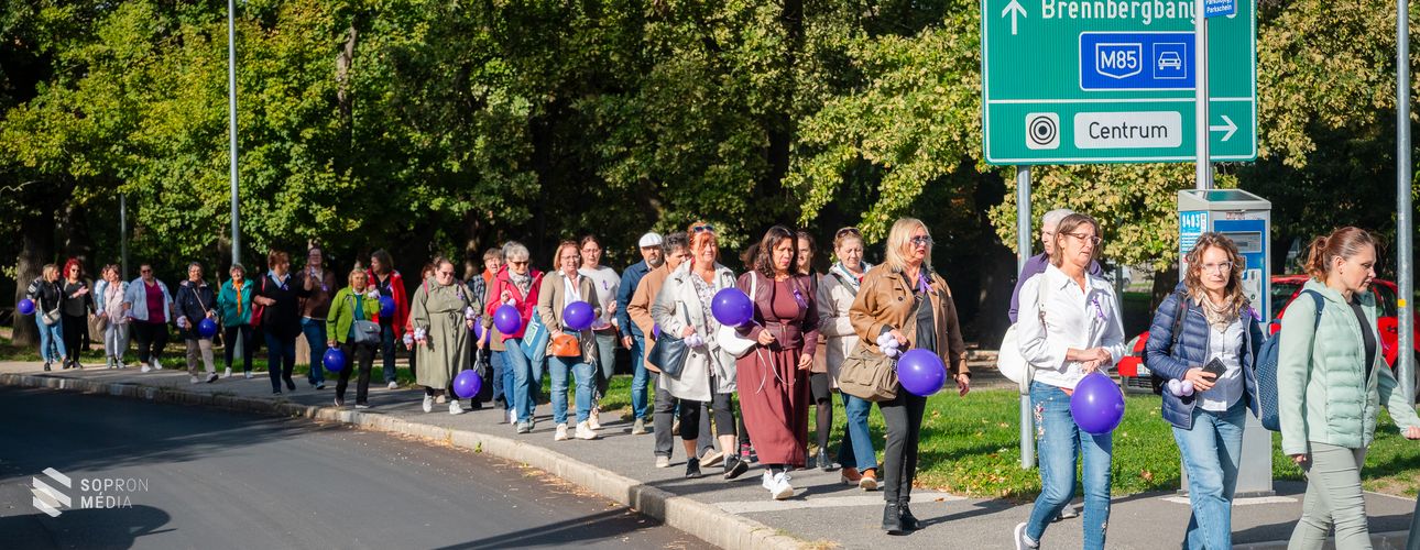 Sétával hívták fel a figyelmet a demenciára Sopronban