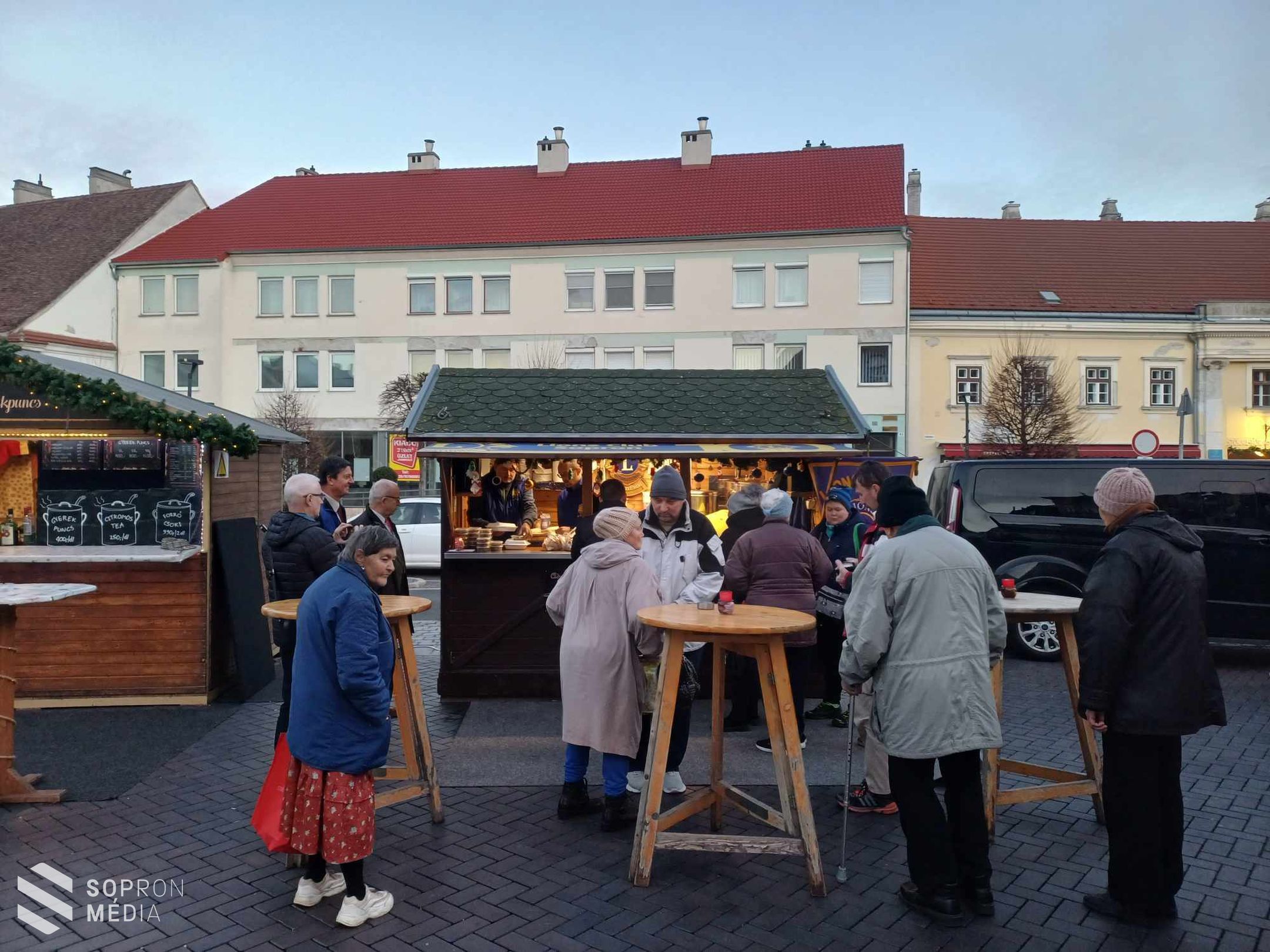 Jótékonysági ételosztással segít a Lions Club Sopron az adventi időszakban