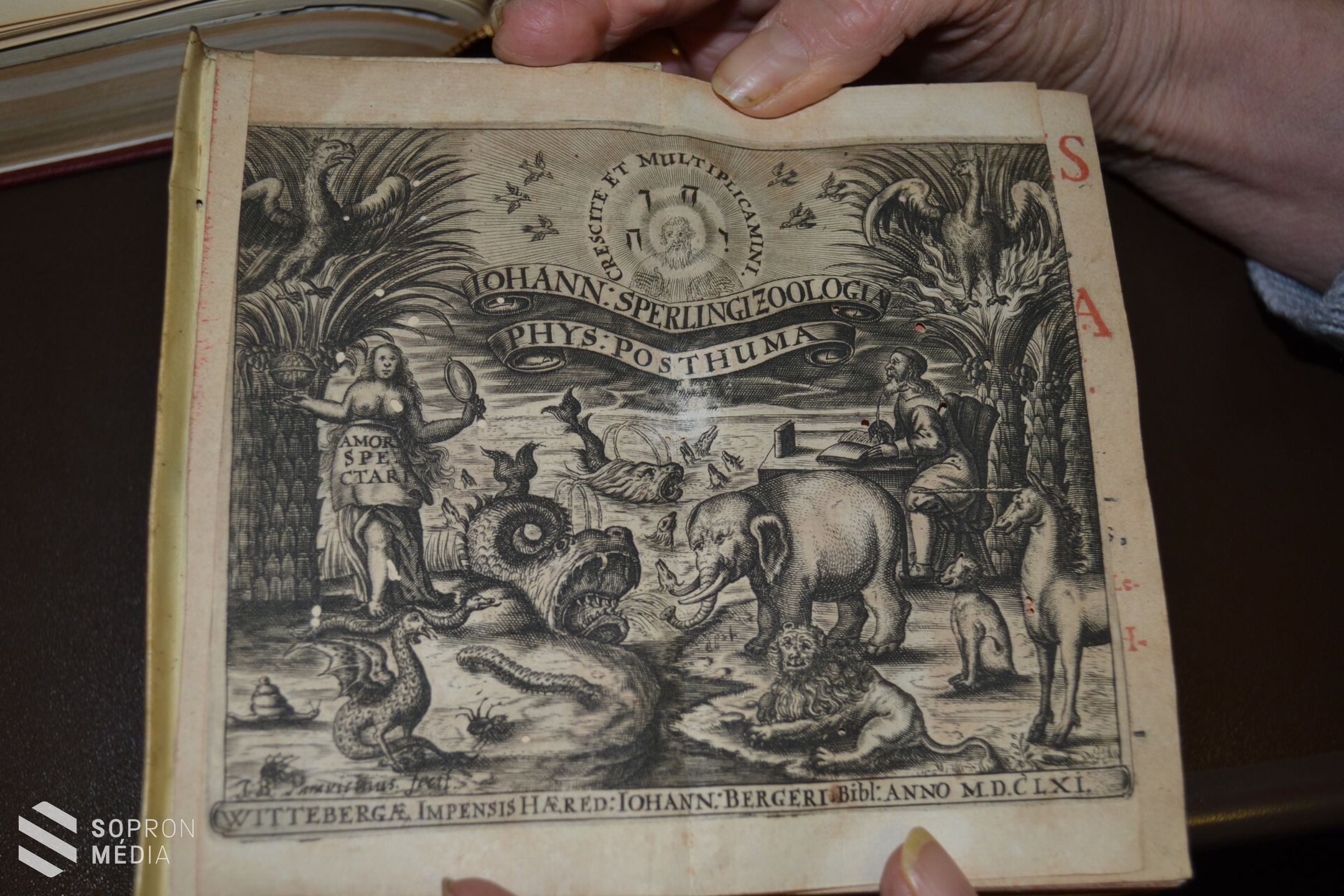 Ritkaság a Líceum műemlékkönyvtárában: Zoologia physica…