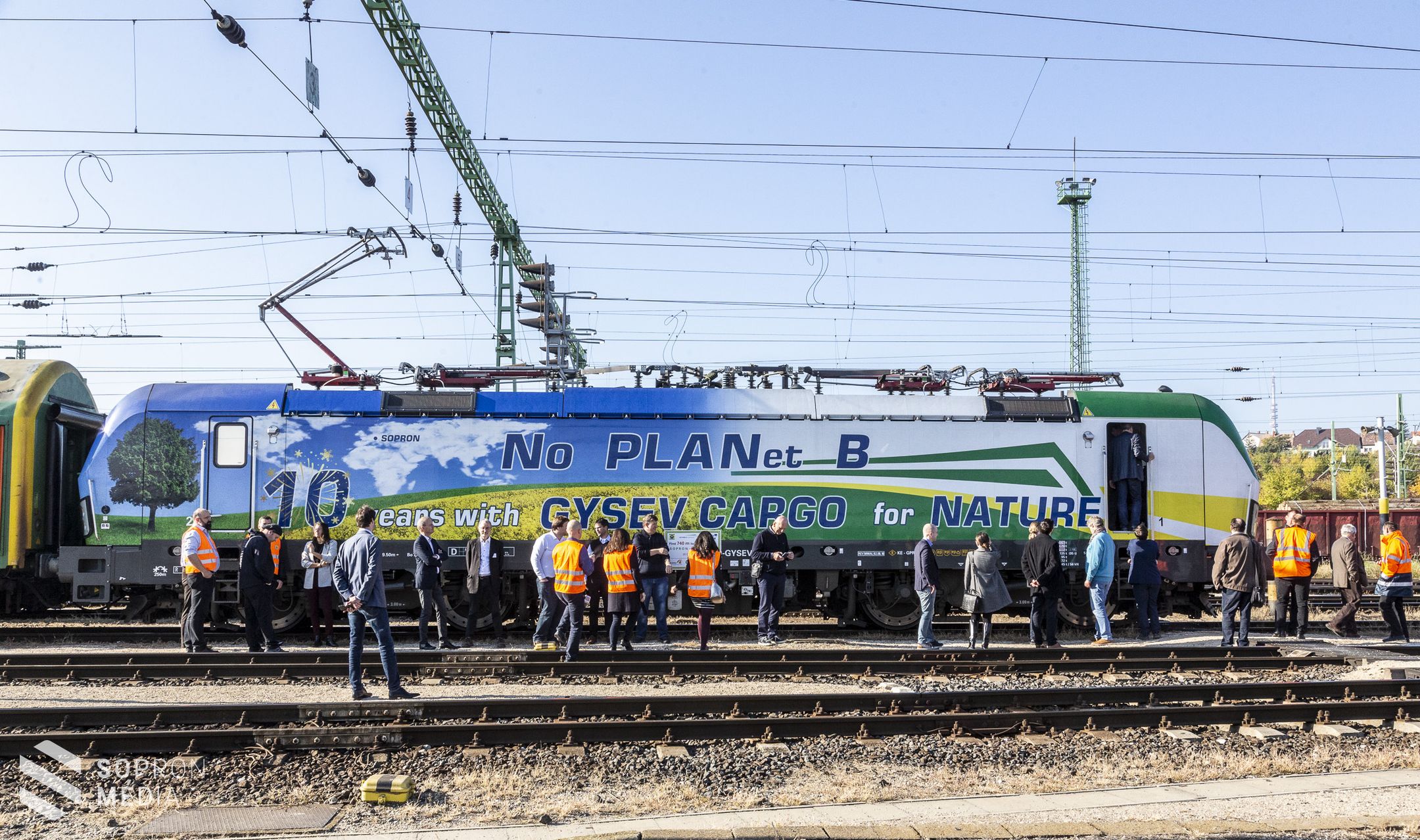 740 méter hosszú  tehervonat indult Sopronból Budapestre 