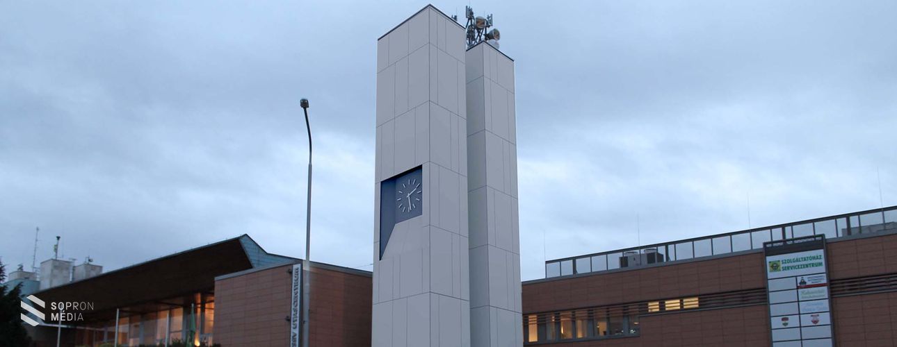 Megújul és díszkivilágítást kap az óratorony a soproni vasútállomásnál