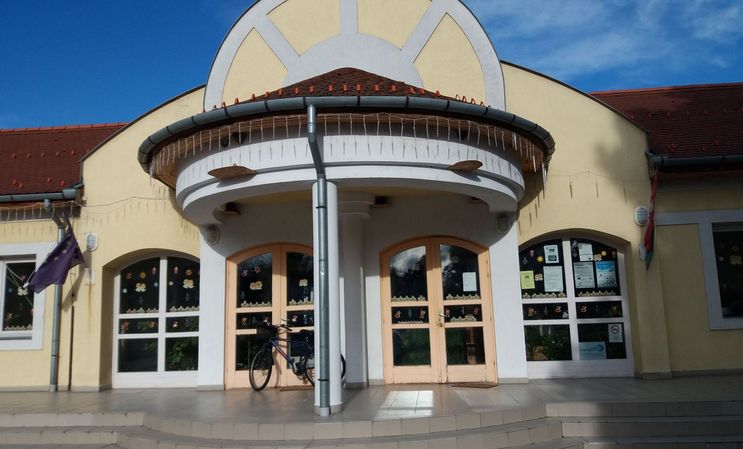 Művelődési Ház és Könyvtár Vonyarcvashegy