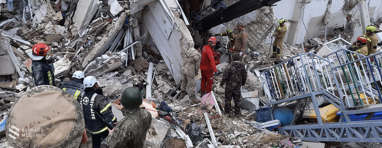 Három éve történt a törökországi földrengés - soproni tűzoltó is részt vett a mentésben