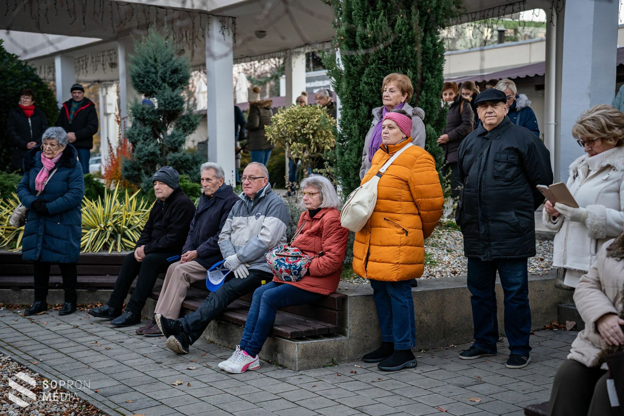 Meghitt adventi gyertyagyújtás a Jereván lakótelepen