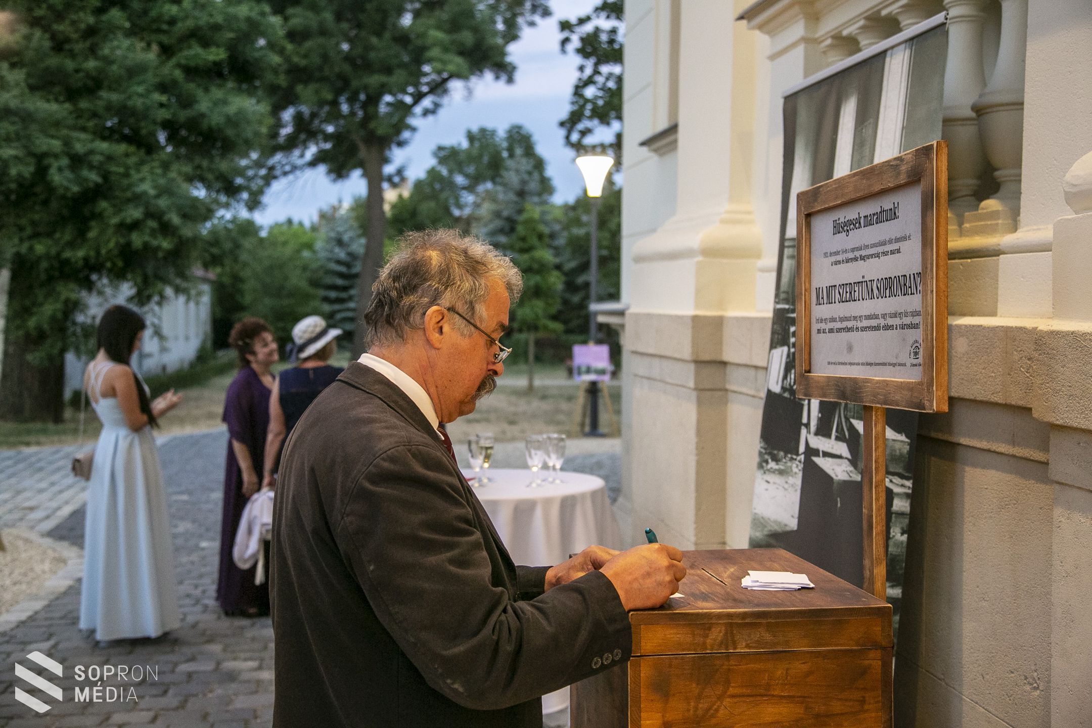 A boldog békeidők hangulatát idézte fel a Soproni Lions Club