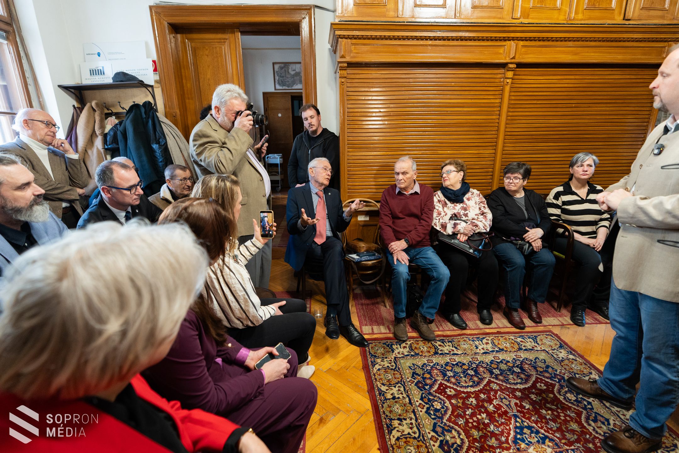 Háromdoboznyi múlt elevenedett meg a Soproni Levéltárban