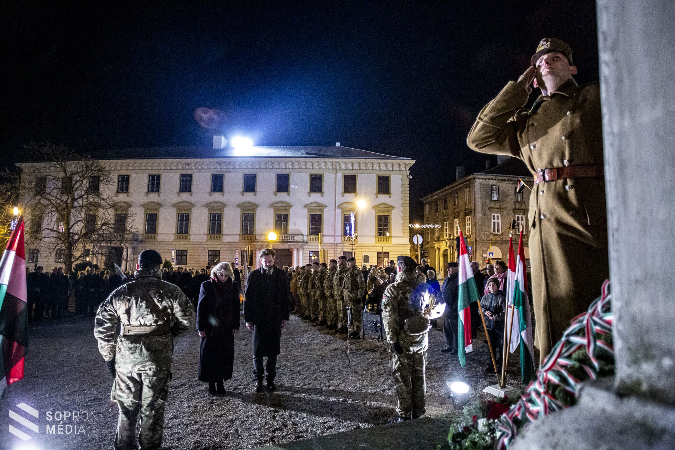 A Hűségzászlónál ünnepelt a város