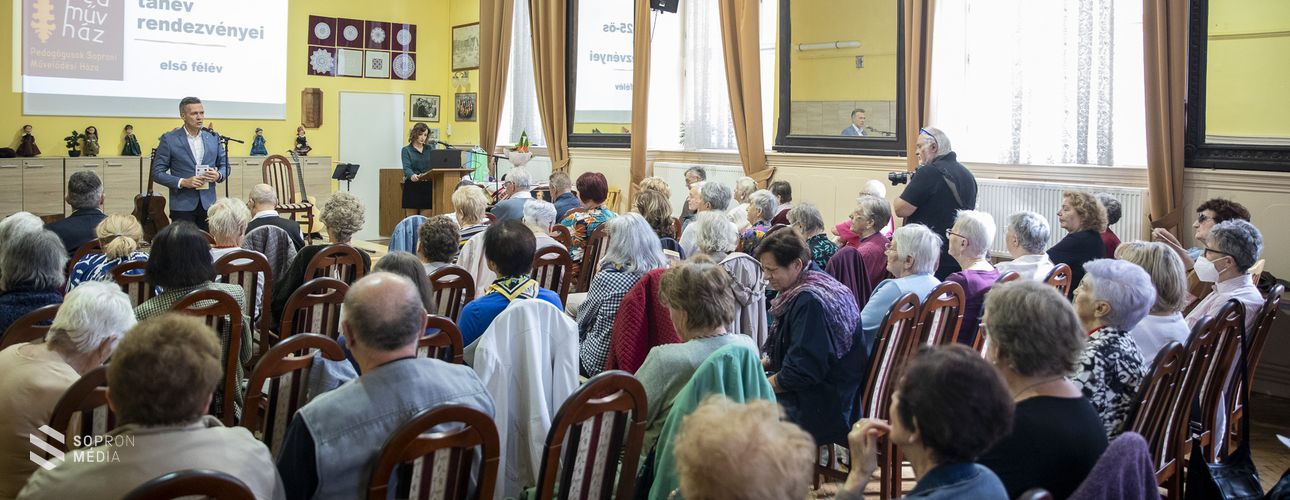Ünnepélyes tanévnyitót tartott a Pedagógusok Soproni Művelődési Háza
