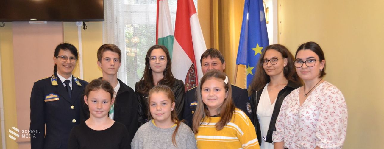 Felelős állattartásról szólt a rendőrség pályázata
