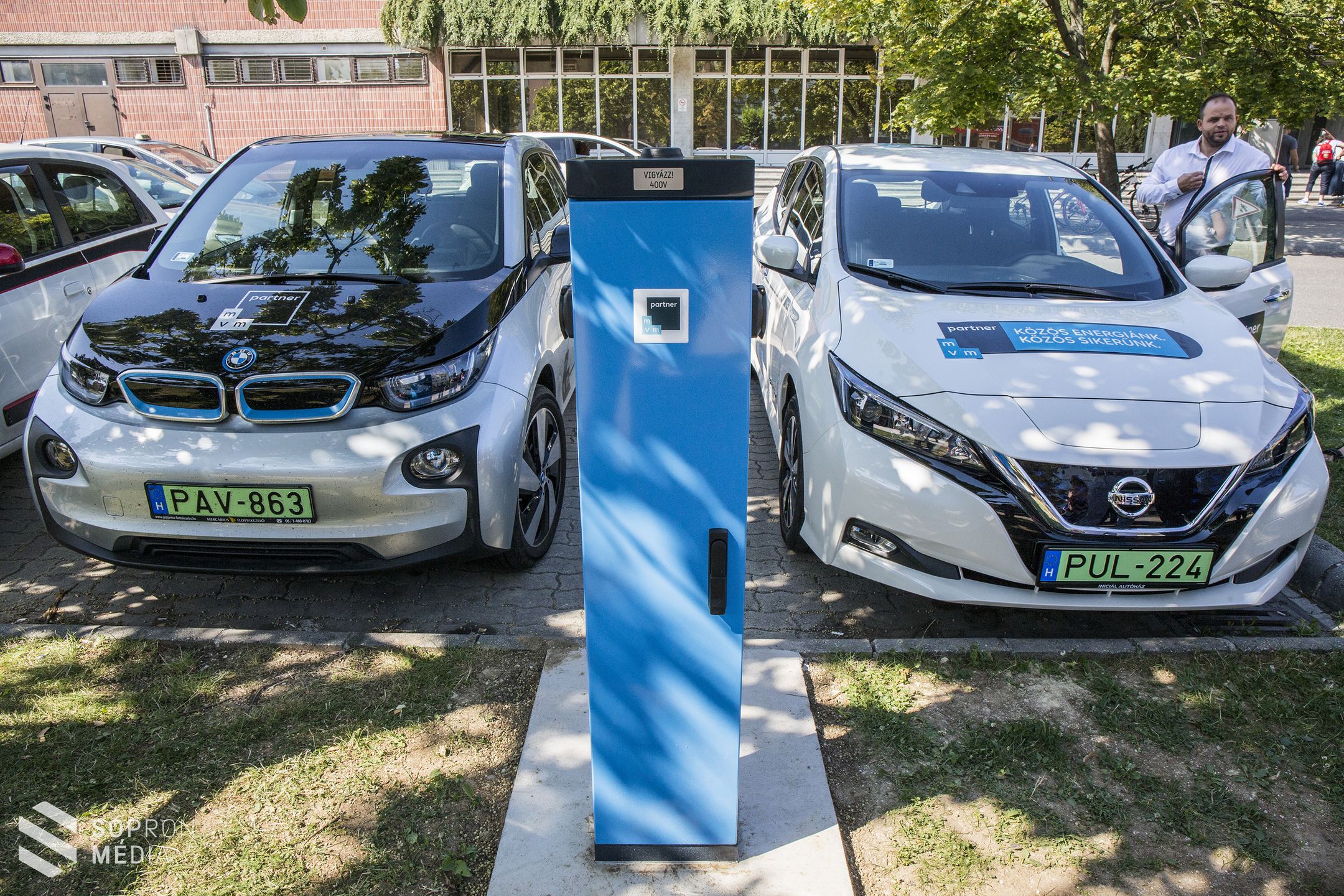 Két új elektromos töltőállomást létesített Sopronban az Önkormányzat és az MVM