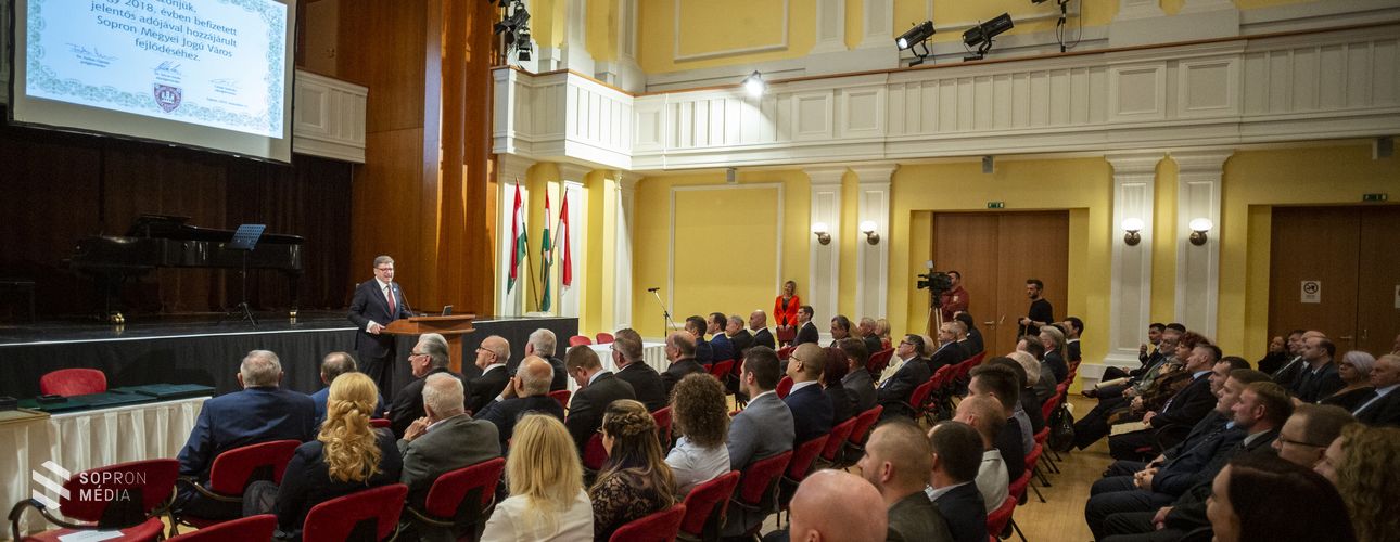 Virilistákat és mestereket köszöntöttek