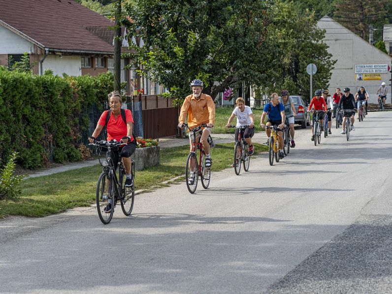 A békéért kerékpároztak