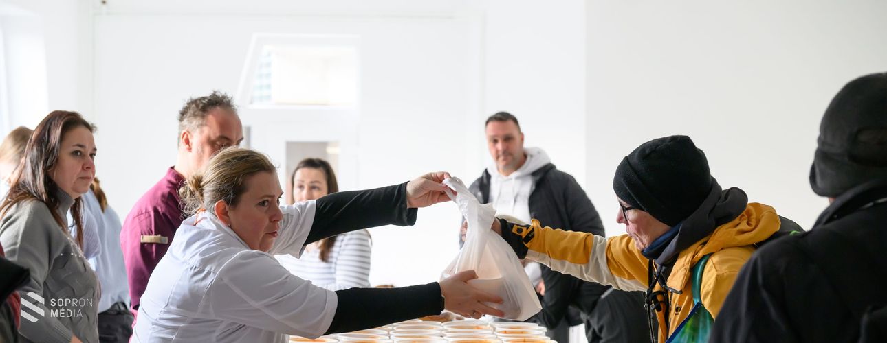 700 adag ételcsomaggal segíti a rászorulókat a Soproni Szociális Intézmény karácsonykor