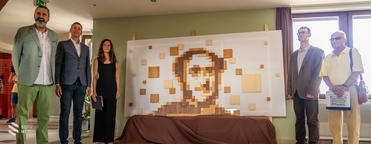 Domborművet avattak Széchenyi emlékére