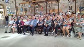 Kiállításmegnyitó a zsinagógában