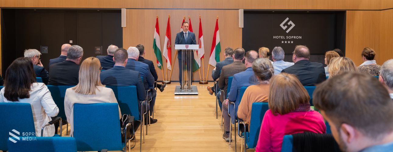 Sopron nemcsak a hűség városa, hanem a kultúra városa is - kulturális fórumot tartott Hankó Balázs  kultúráért és innovációért felelős miniszter