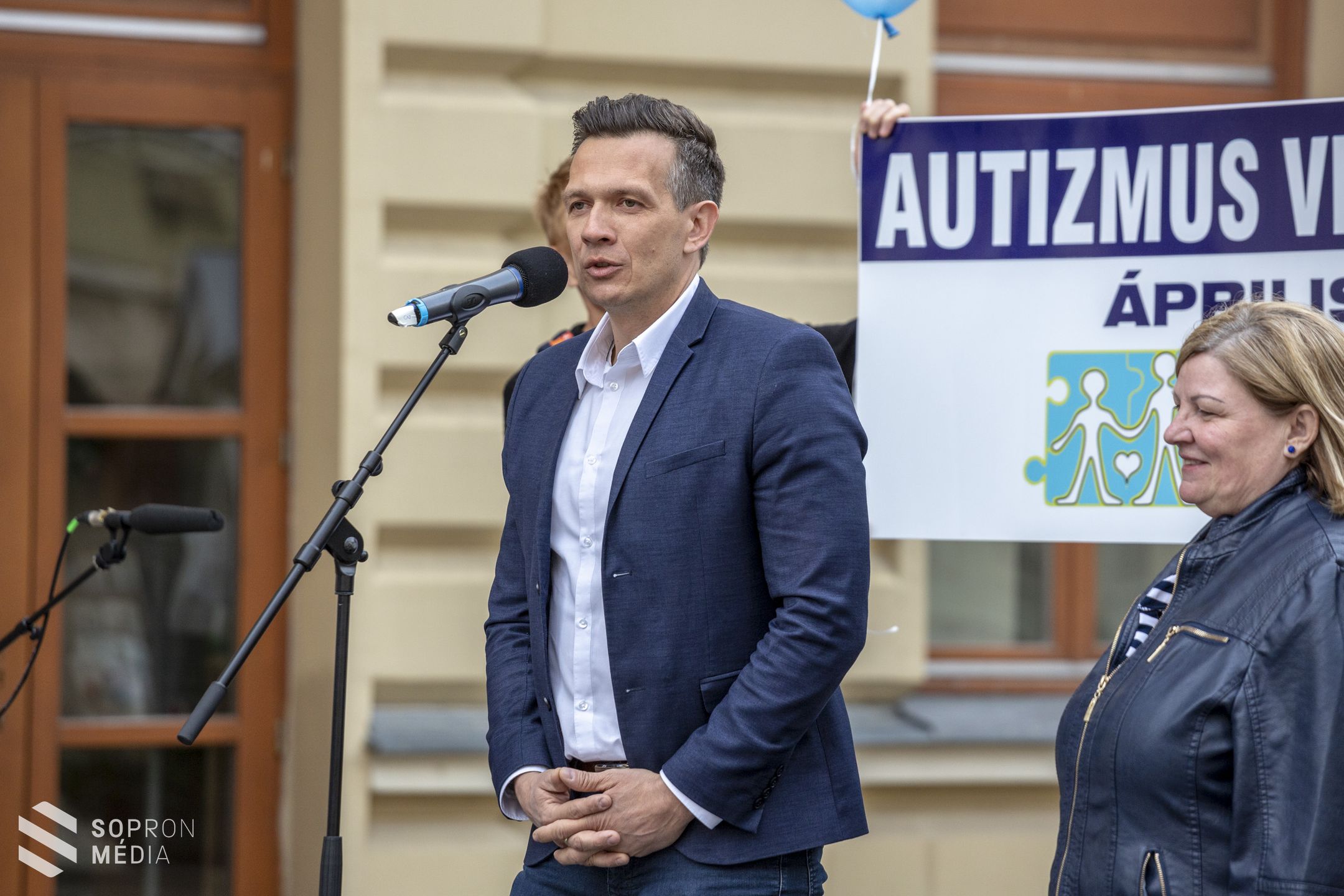 Kék séta az Autizmussal élők világnapján