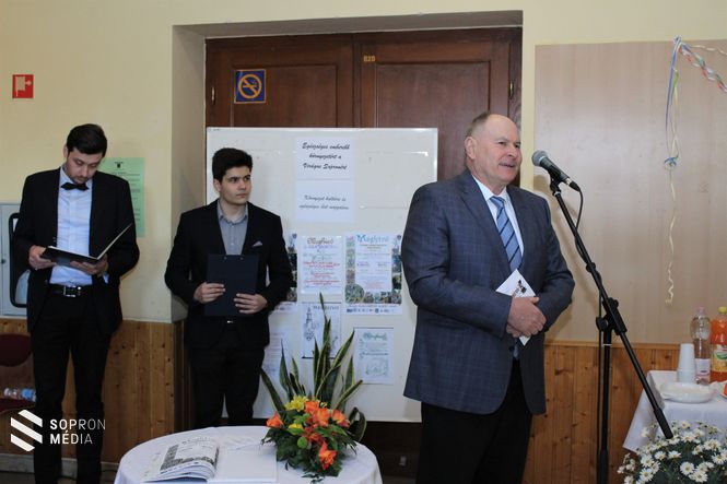 Dr. Simon István alpolgármeste ünnepi köszöntője közben