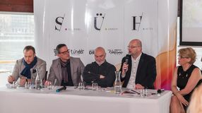 Jazzrobbanás és megújult ünnepi hetek