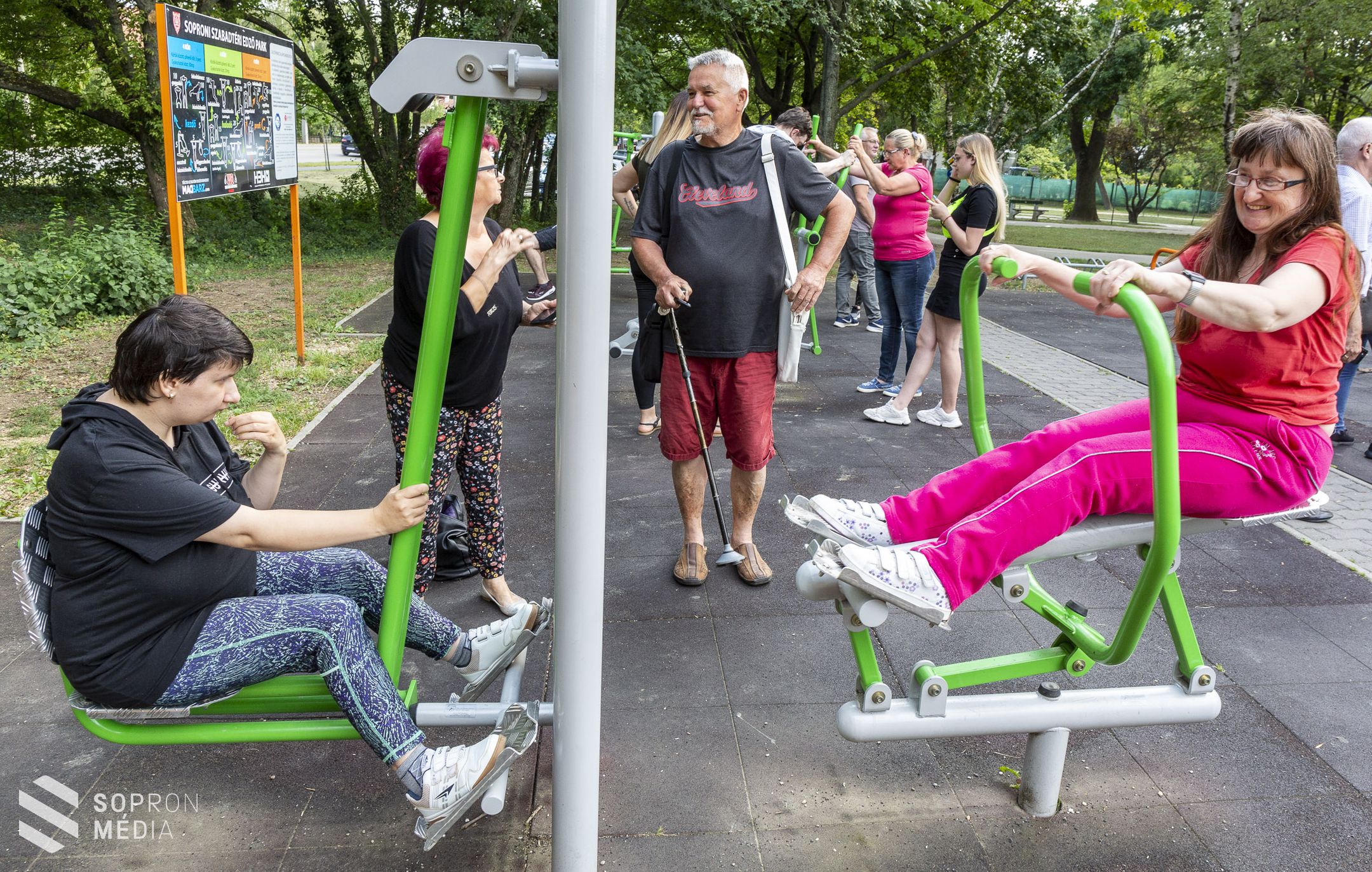 Felavatták az első soproni kerekesszékes szabadtéri fitnesz eszközöket