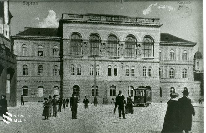 1900 körül - Széchenyi tér, ma Liszt Ferenc Művelődési Központ (ismeretlen fotós) 