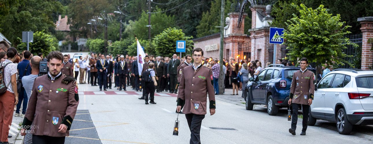 Valétálás - Sopron kapuja mindig nyitva áll a búcsúzó egyetemisták előtt