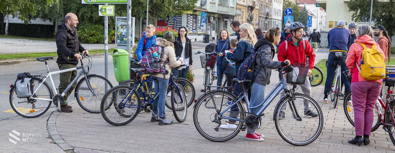 Reggelivel várták a bringásokat Sopronban