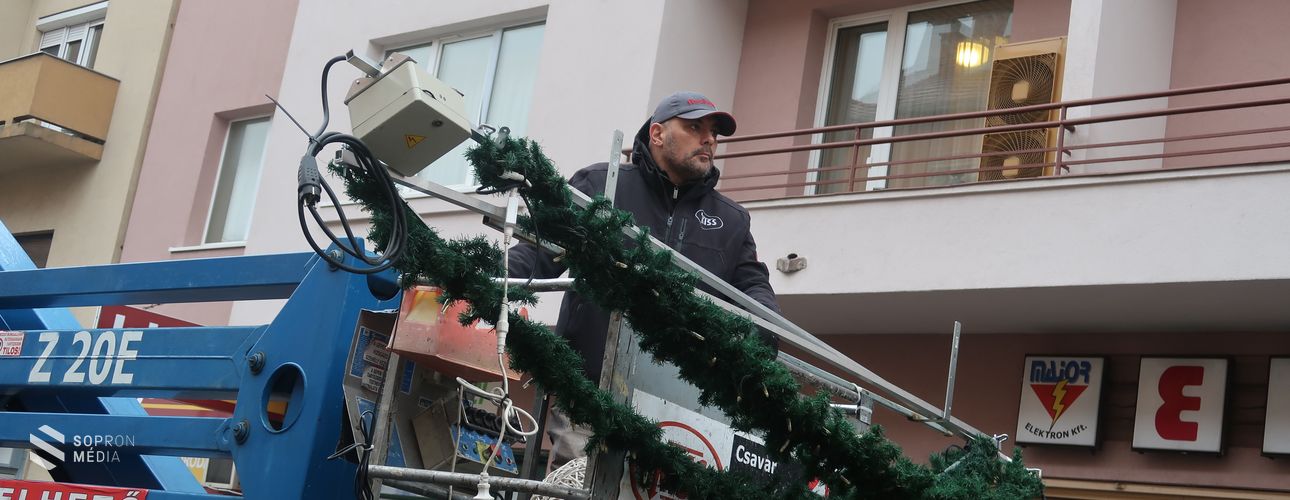 Több mint 100 ezer izzó fényében fog ragyogni Sopron