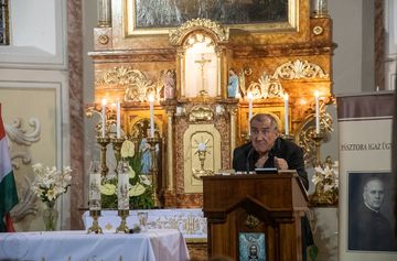 Eperjes Károly pódium este Agyagosszergényben