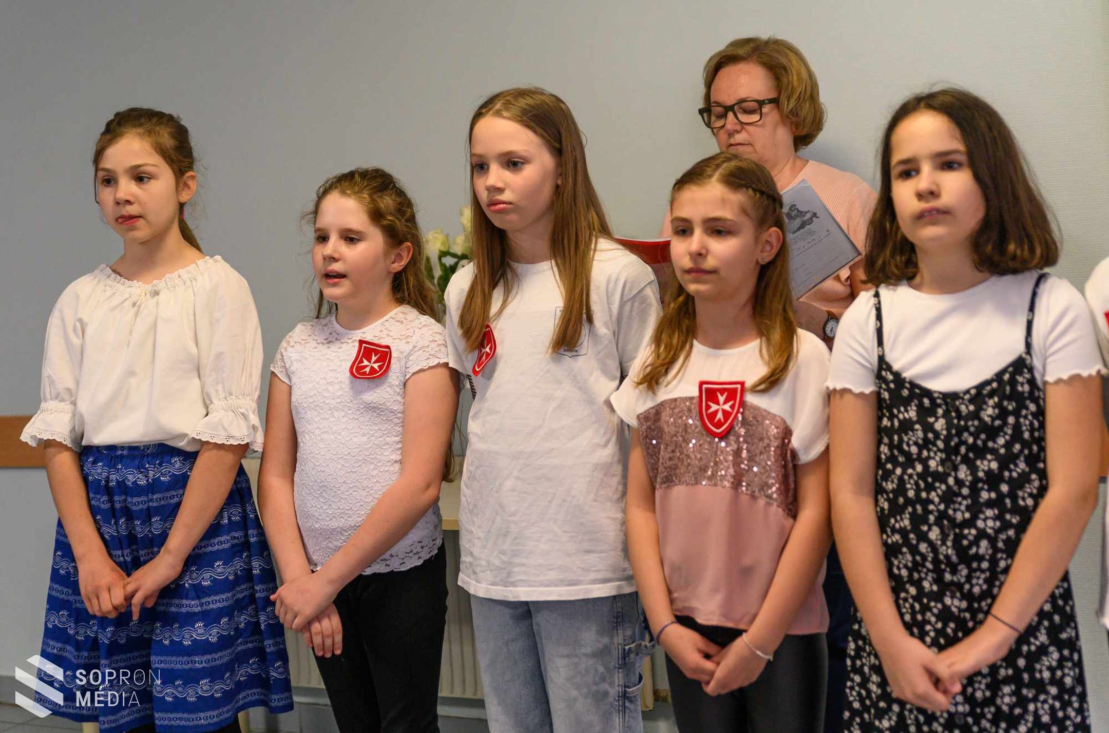 Megható ünnepséggel köszöntötték az édesanyákat a Soproni Gyógyközpontban