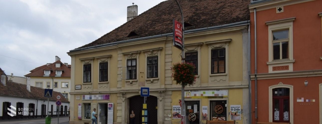 Verekedés a soproni élelmiszerbolt előtt